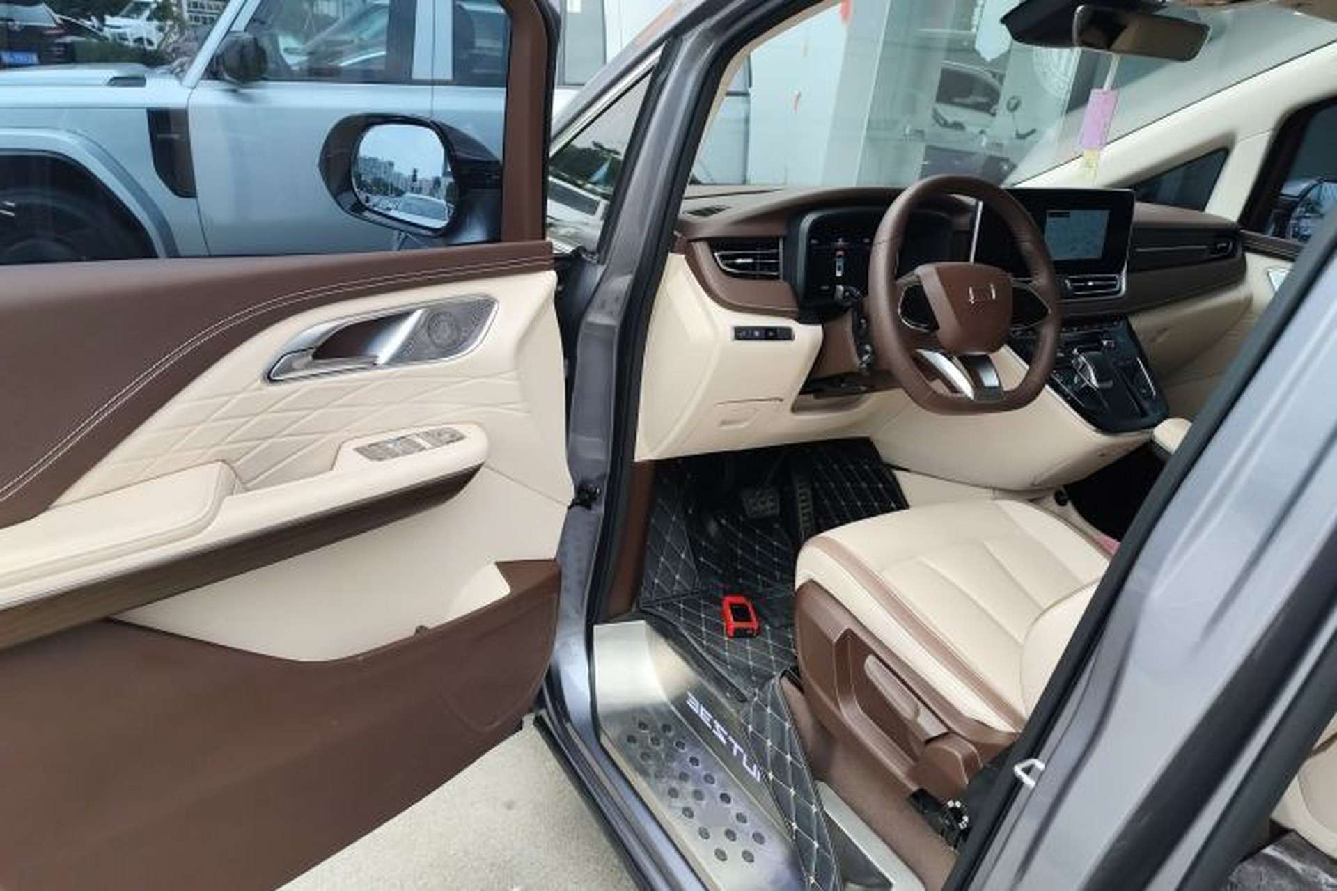 Used Bestune M9 2023 2.0T Ultimate Edition Interior 3