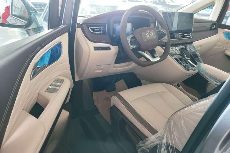 Used Bestune M9 2023 2.0T Ultimate Edition Interior 3