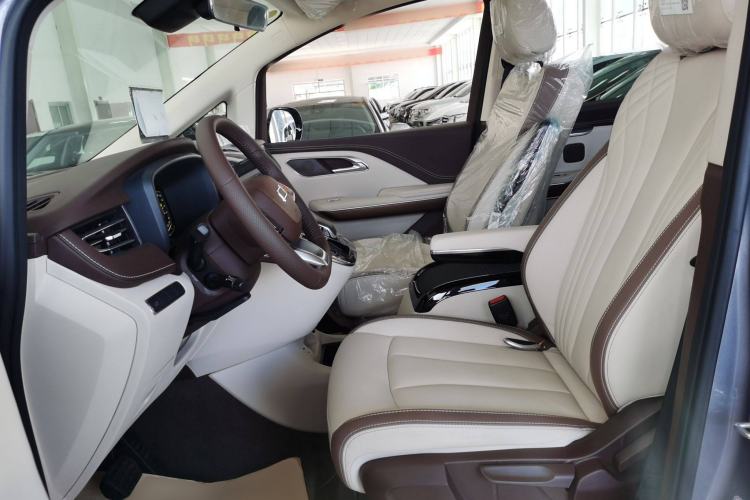 Used Bestune M9 2023 2.0T Prestige Edition Left Front Seat