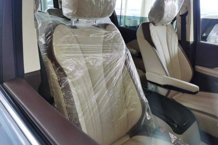 Used Bestune M9 2023 2.0T Prestige Edition Right Front Seat