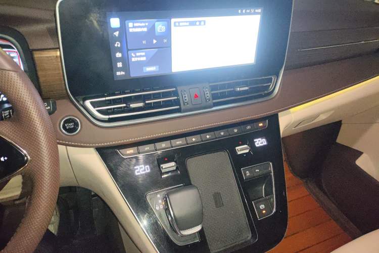 Used Bestune M9 2023 2.0T Ultimate Edition Audio And AC Panel