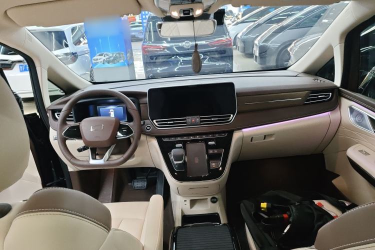 Used Bestune M9 2023 2.0T Ultimate Edition Center Console
