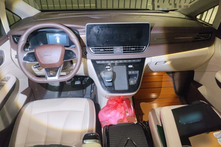 Used Bestune M9 2023 2.0T Ultimate Edition Center Console