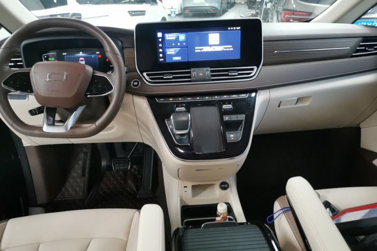 Used Bestune M9 2023 2.0T Prestige Edition Center Console