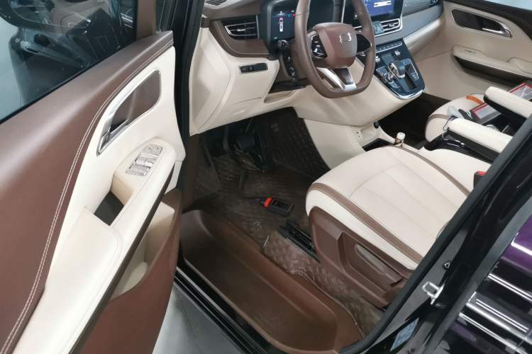 Used Bestune M9 2023 2.0T Prestige Edition Driver Seat
