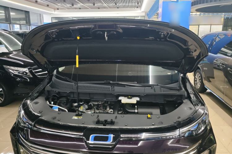 Used Bestune M9 2023 2.0T Ultimate Edition Engine Bay