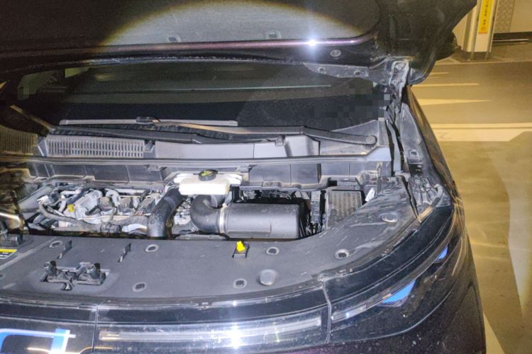 Used Bestune M9 2023 2.0T Ultimate Edition Engine Bay Left