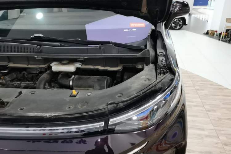 Used Bestune M9 2023 2.0T Prestige Edition Engine Bay Left