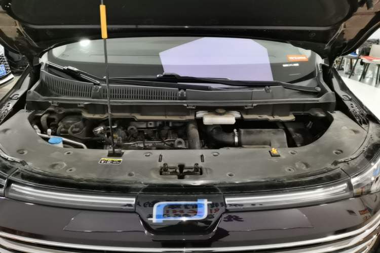 Used Bestune M9 2023 2.0T Prestige Edition Engine Bay