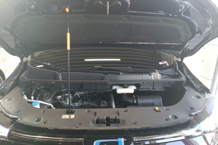 Used Bestune M9 2023 2.0T Ultimate Edition Engine Bay