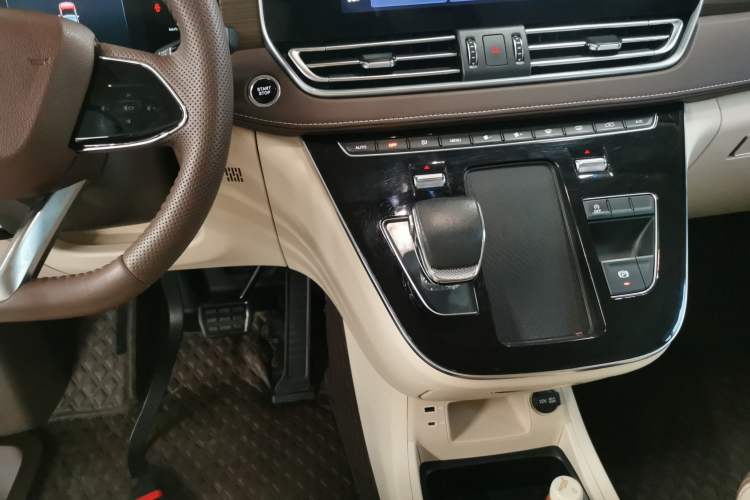 Used Bestune M9 2023 2.0T Prestige Edition Gear Lever