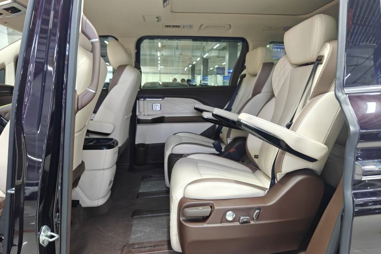 Used Bestune M9 2023 2.0T Ultimate Edition Interior 1