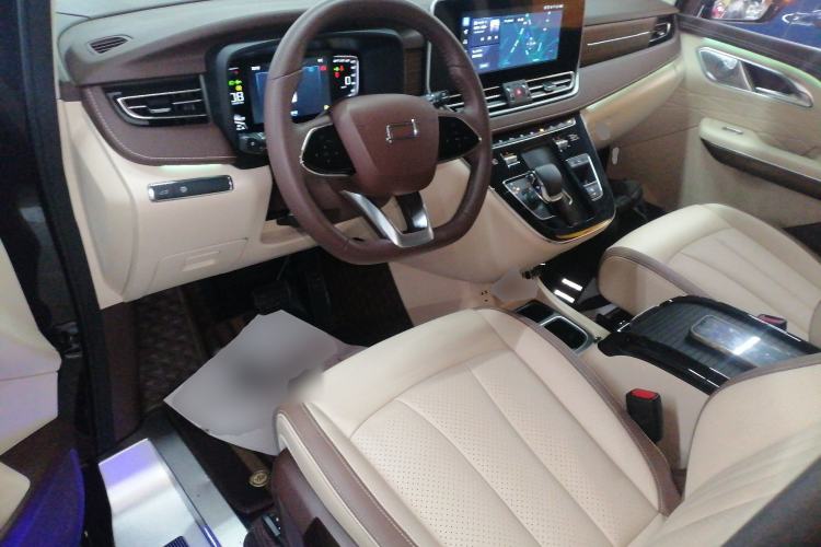 Used Bestune M9 2023 2.0T Ultimate Edition Interior 2