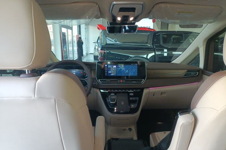 Used Bestune M9 2023 2.0T Ultimate Edition Interior 2