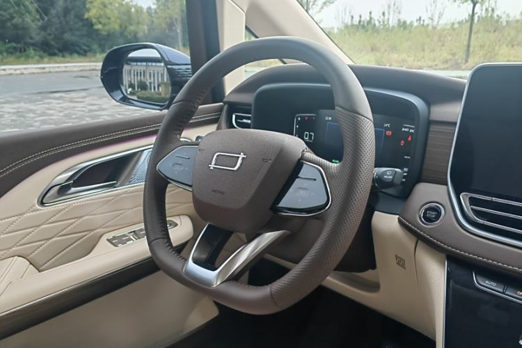 Used Bestune M9 2023 2.0T Ultimate Edition Interior 4