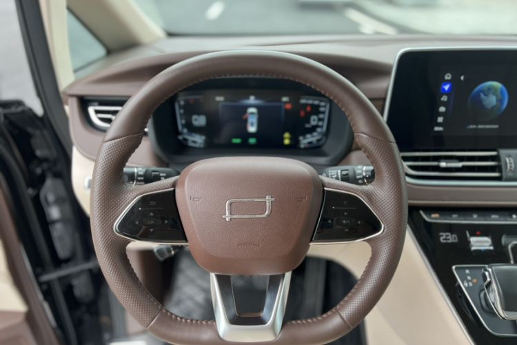 Used Bestune M9 2023 2.0T Ultimate Edition Interior 4