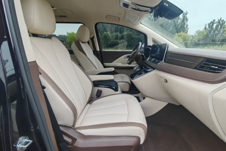 Used Bestune M9 2023 2.0T Ultimate Edition Interior 5