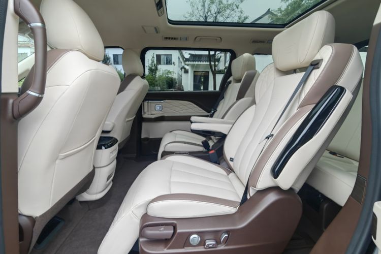 Used Bestune M9 2023 2.0T Ultimate Edition Interior 6