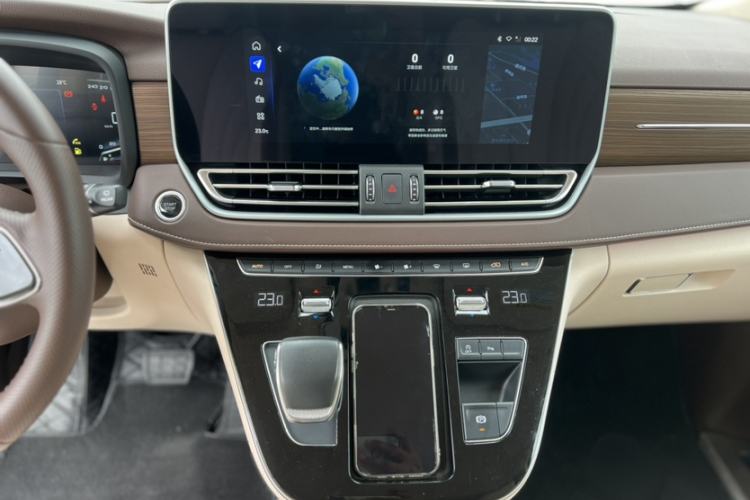 Used Bestune M9 2023 2.0T Ultimate Edition Interior 7