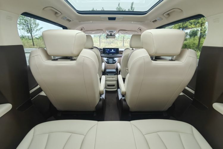 Used Bestune M9 2023 2.0T Ultimate Edition Interior 9