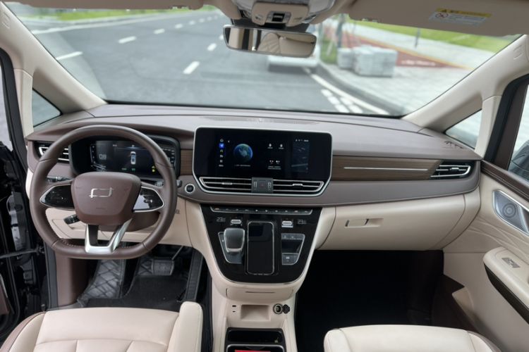 Used Bestune M9 2023 2.0T Ultimate Edition Interior 9