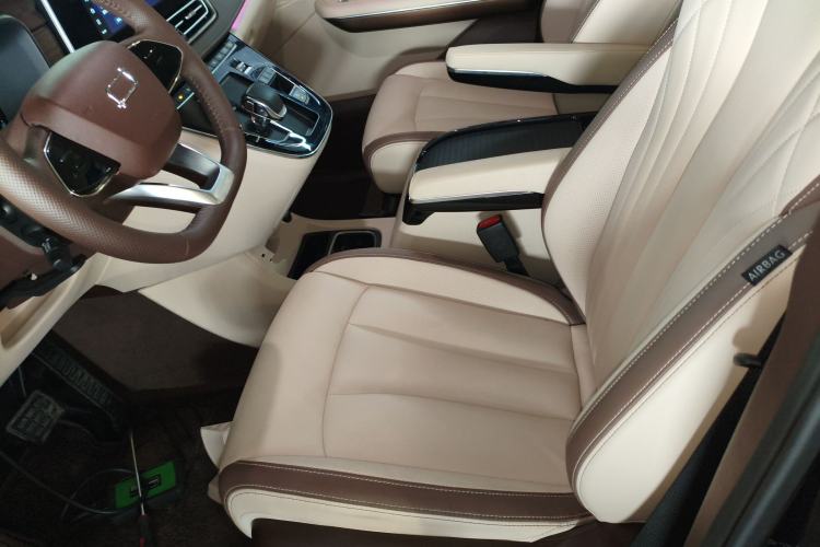 Used Bestune M9 2023 2.0T Ultimate Edition Left Front Seat