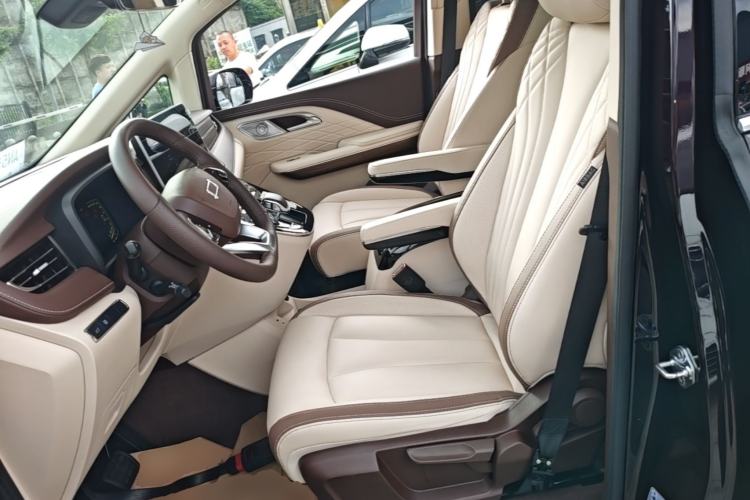 Used Bestune M9 2023 2.0T Ultimate Edition Left Front Seat