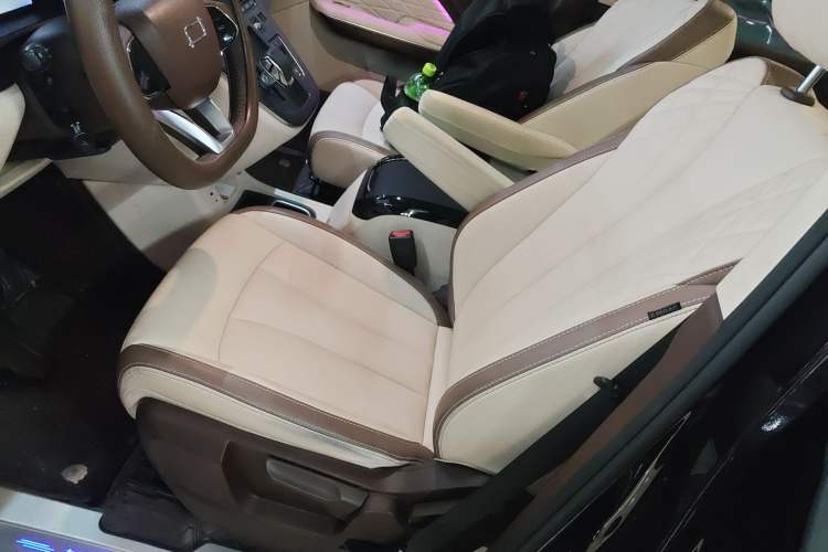 Used Bestune M9 2023 2.0T Ultimate Edition Left Front Seat
