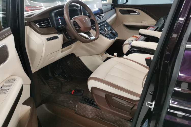 Used Bestune M9 2023 2.0T Prestige Edition Left Front Seat