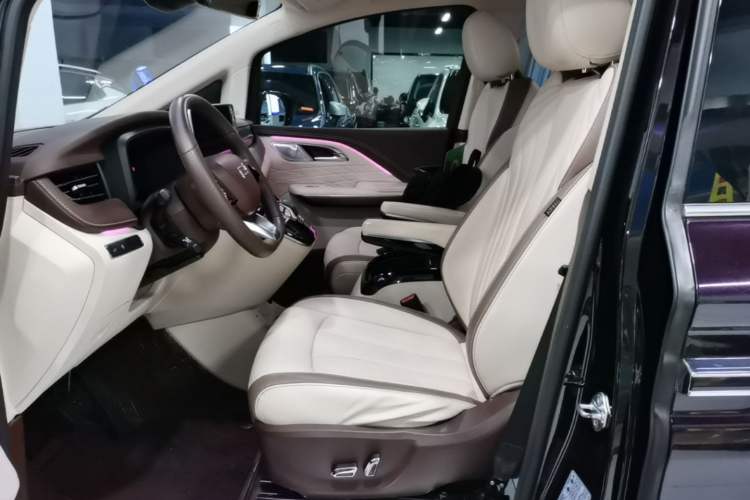 Used Bestune M9 2023 2.0T Prestige Edition Left Front Seat