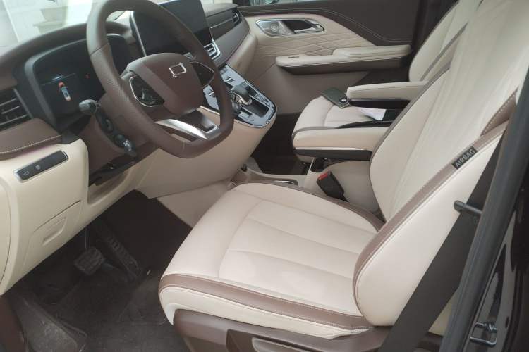 Used Bestune M9 2023 2.0T Ultimate Edition Left Front Seat