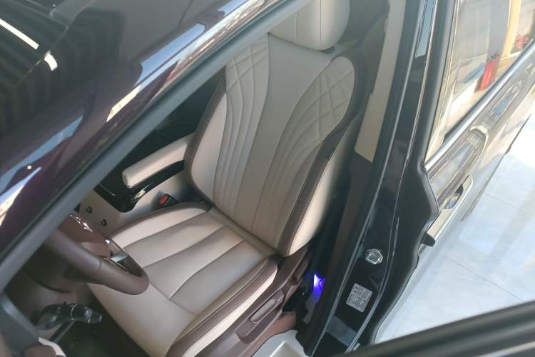 Used Bestune M9 2023 2.0T Ultimate Edition Left Front Seat