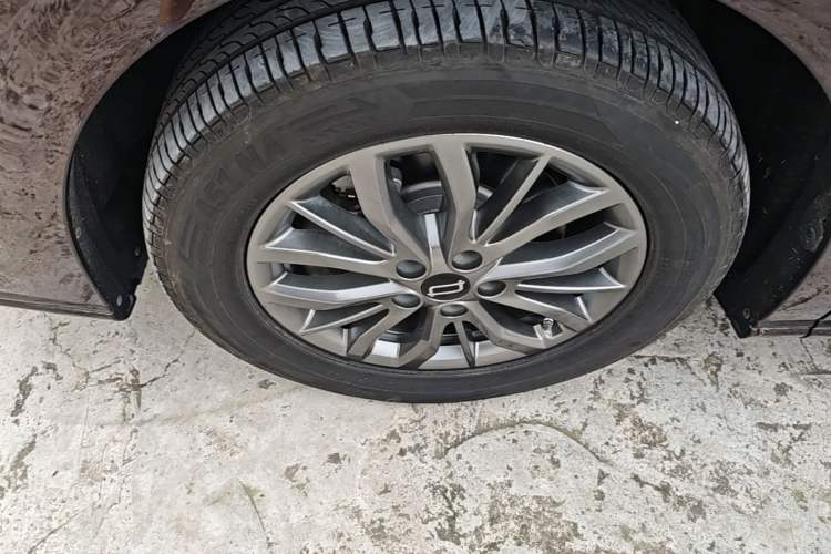 Used Bestune M9 2023 2.0T Ultimate Edition Left Front Wheel Hub