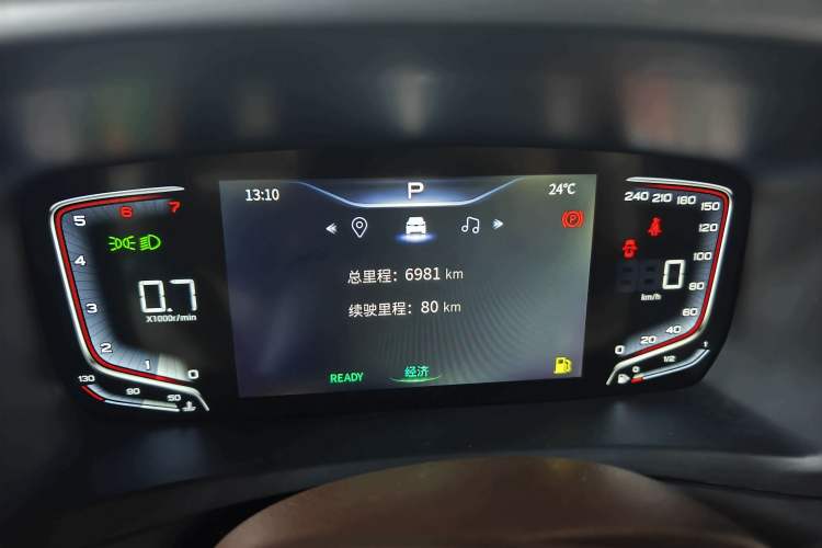 Used Bestune M9 2023 2.0T Ultimate Edition Odometer Close Up