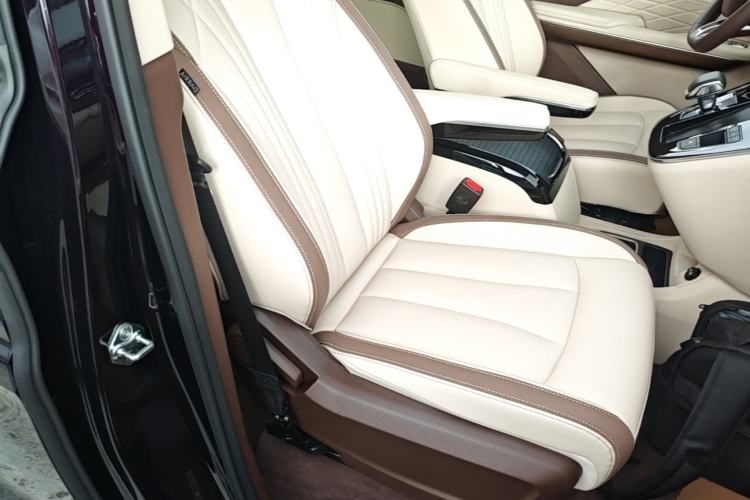Used Bestune M9 2023 2.0T Ultimate Edition Right Front Seat