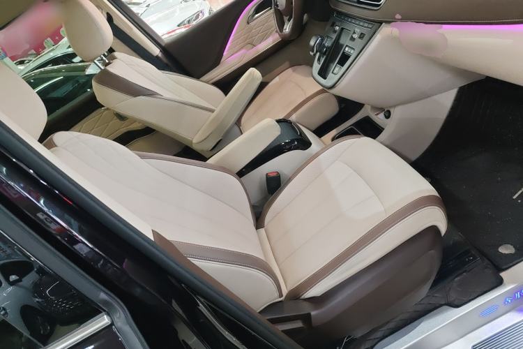 Used Bestune M9 2023 2.0T Ultimate Edition Right Front Seat