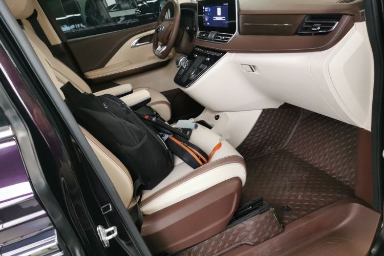 Used Bestune M9 2023 2.0T Prestige Edition Right Front Seat