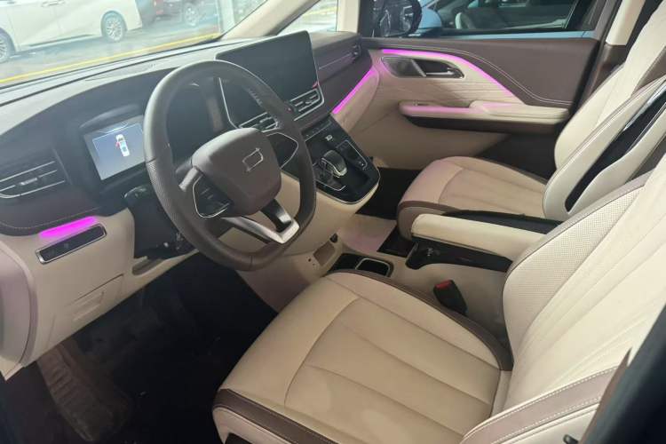 Used Bestune M9 2023 2.0T Ultimate Edition Right Front Seat