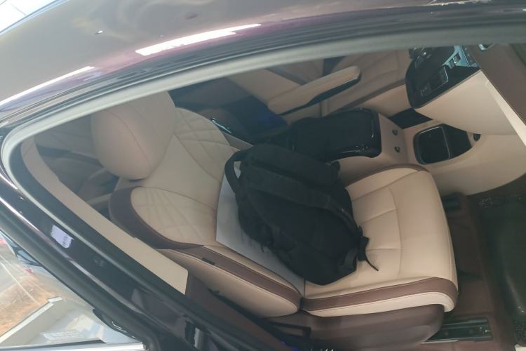 Used Bestune M9 2023 2.0T Ultimate Edition Right Front Seat