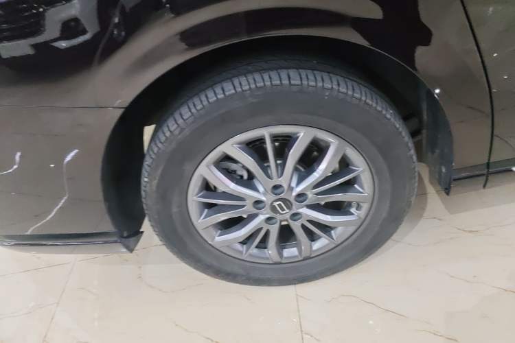 Used Bestune M9 2023 2.0T Ultimate Edition Right Rear Wheel Hub