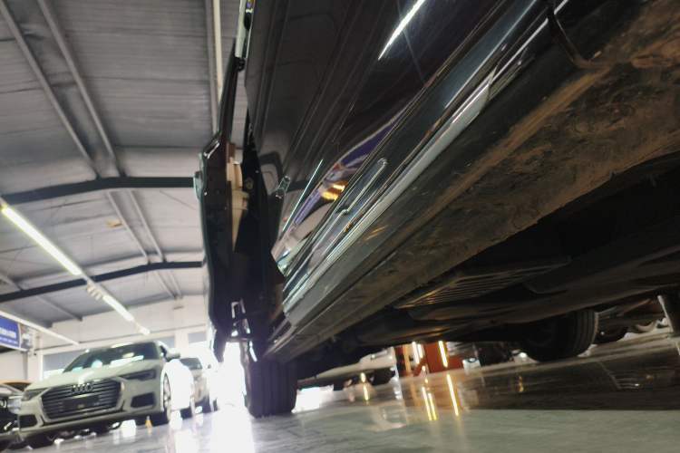 Used Bestune M9 2023 2.0T Ultimate Edition Right Side Sill