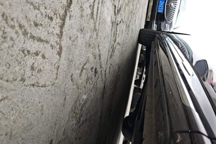 Used Bestune M9 2023 2.0T Ultimate Edition Right Side Sill