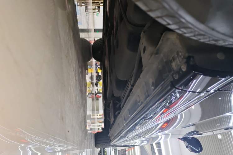 Used Bestune M9 2023 2.0T Ultimate Edition Right Side Sill