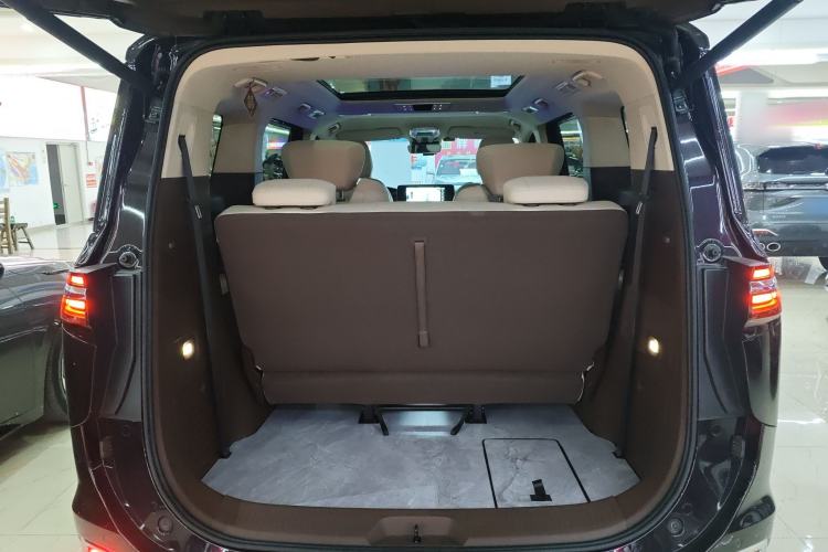 Used Bestune M9 2023 2.0T Ultimate Edition Trunk