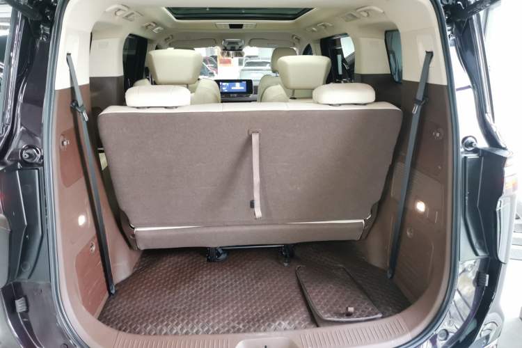 Used Bestune M9 2023 2.0T Prestige Edition Trunk