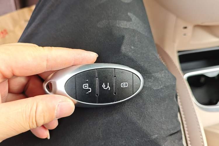 Used Bestune M9 2023 2.0T Ultimate Edition Vehicle Key