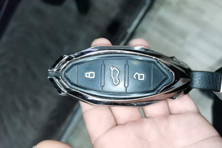 Used Bestune M9 2023 2.0T Prestige Edition Vehicle Key