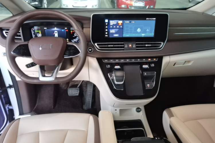 Used Bestune M9 2023 2.0T Prestige Edition Center Console