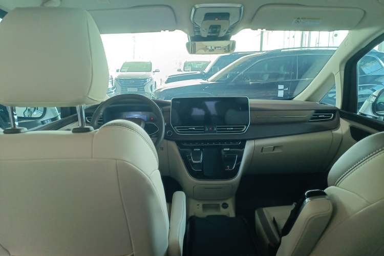 Used Bestune M9 2023 2.0T Prestige Edition Center Console