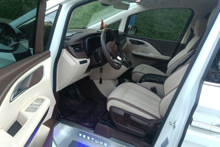 Used Bestune M9 2023 2.0T Prestige Edition Driver Seat